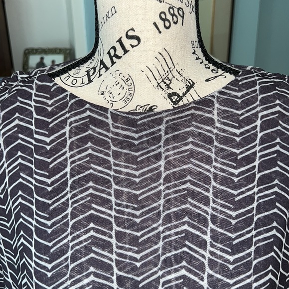 Saks Fifth Avenue Blake Collection Blue and White Patterned Blouse - Picture 7 of 11